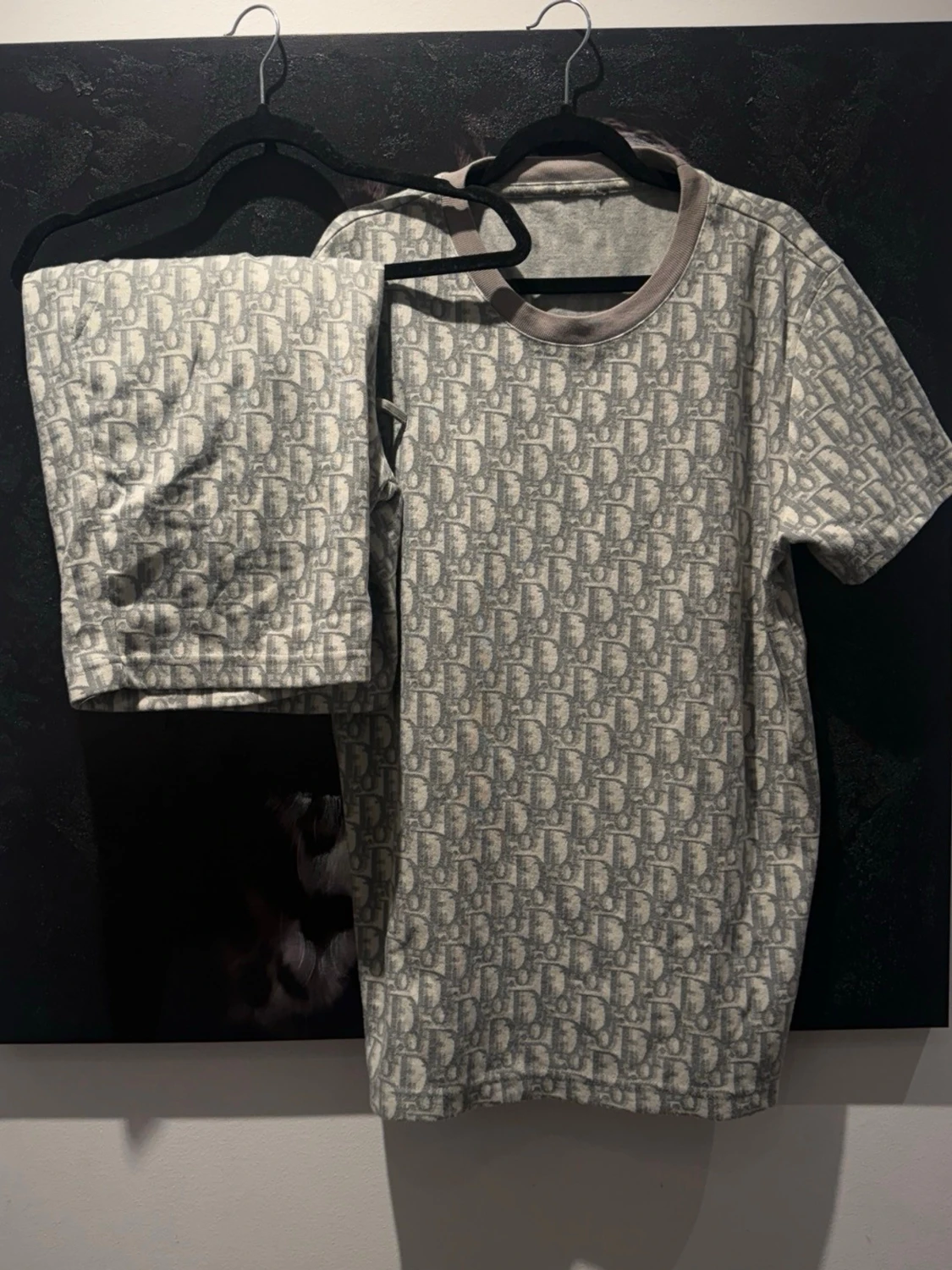 Grått set med Dior-mönster - 2