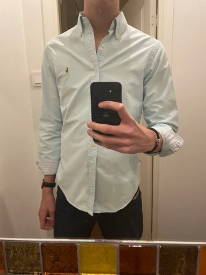 Skjorta Ralph Lauren - Turkos/ljusblå Ralph Lauren skjorta i storlek M. Bra skick.