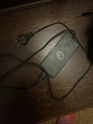 Laddare till Ninebot elscoter  - Säljer min ninebot laddare då jag fick en extra på köpet.