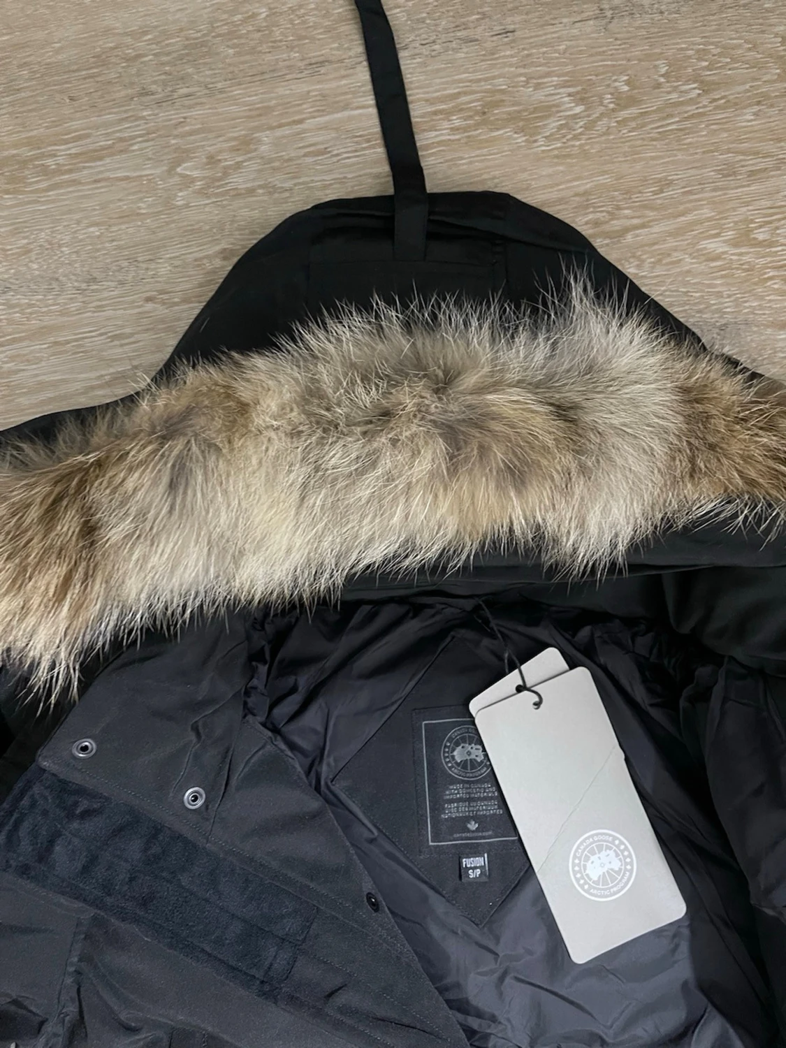 Svart dunjacka för vintern kan diskutera priset - 6