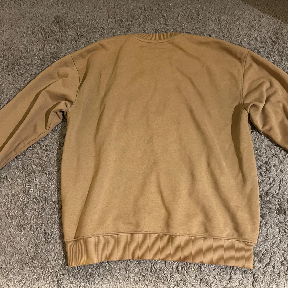 Beige sweatshirt från Hugo med logga - 2