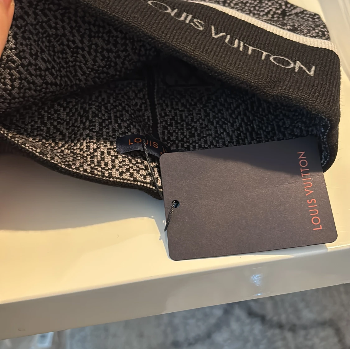 Svart grå mössa - 1