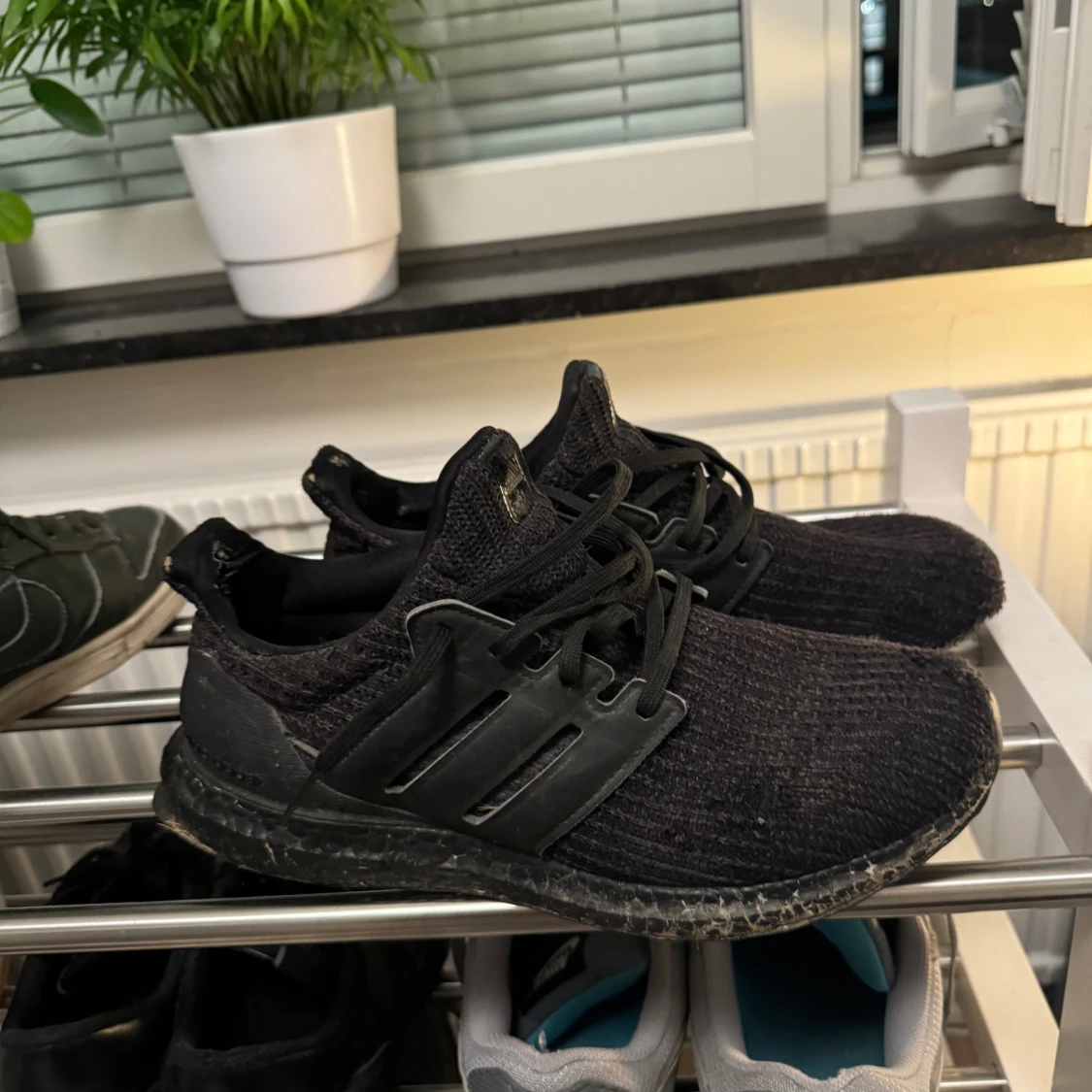 Svarta Adidas Ultraboost sneakers - 1