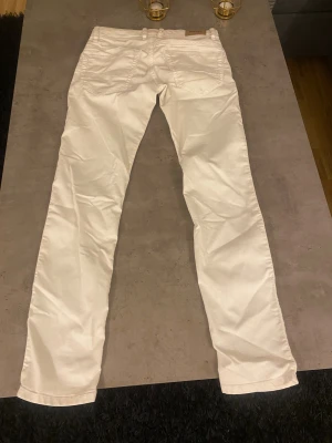 Diesel jeans - Säljer nu mina vita fräscha dieseljeans då de har blivit för små. De är i ett tunnt jeansmaterial som är väldigt skönt, och de är i mycket fint skick. Bara att skriva vid fler frågor/ Ture!