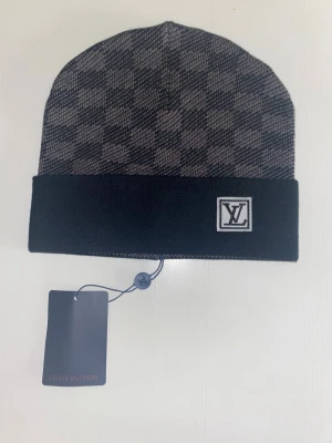 Louis Vuitton Svart mössa - Riktigt bra kvalité, helt ny, inga diffekter 