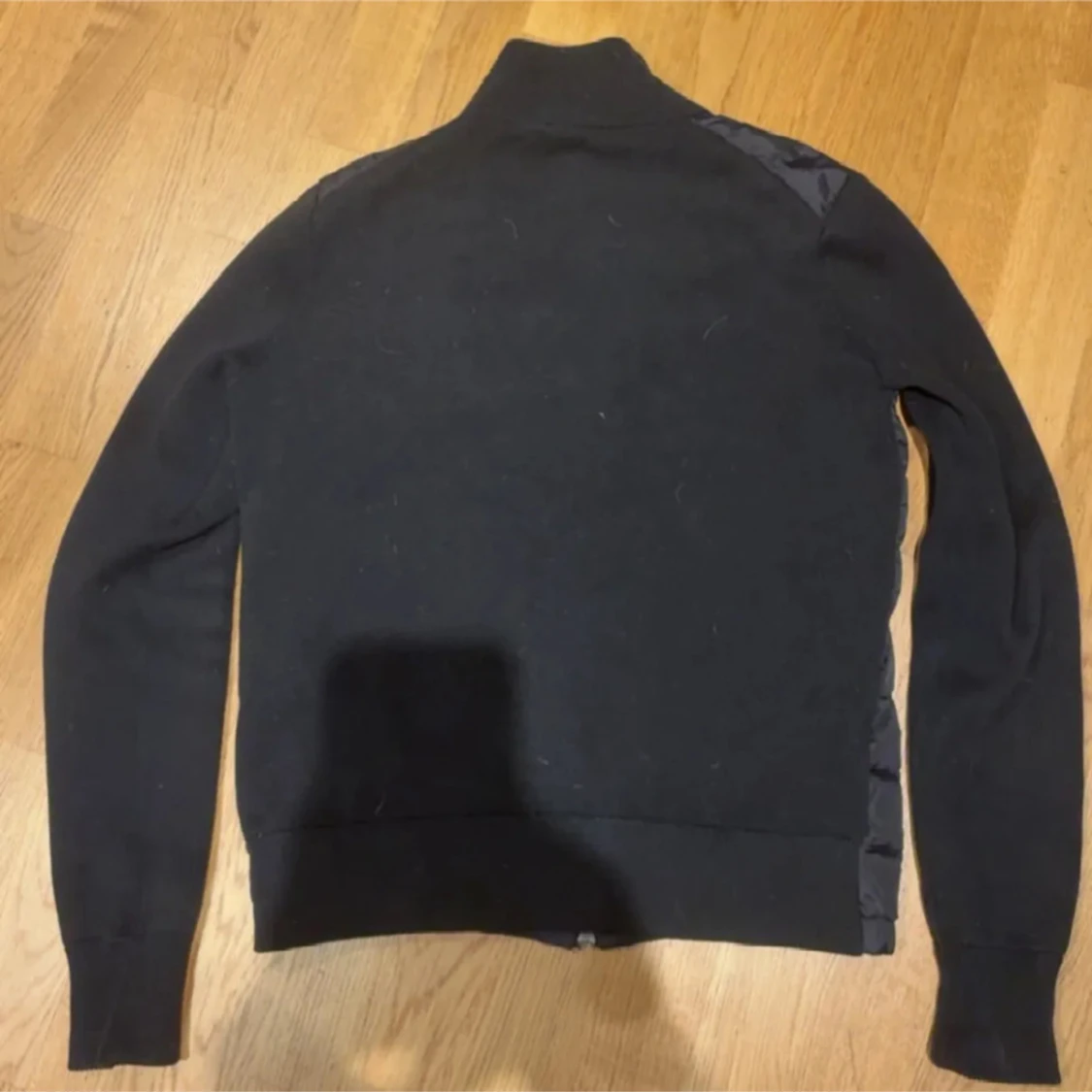 Svart pufferjacka från Moncler - 1