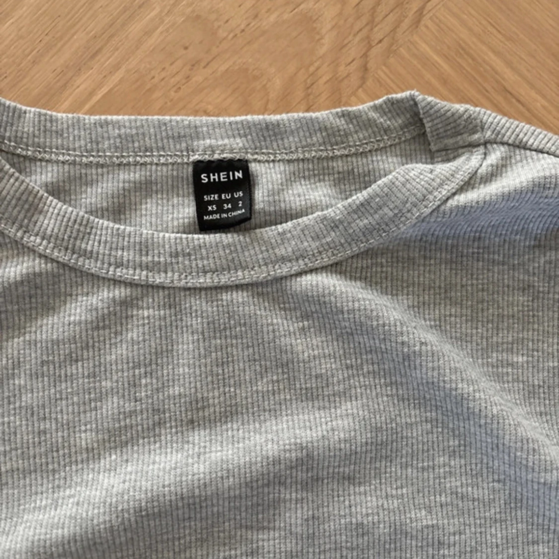 Grå ribbad långärmad tröja  Shein - 2