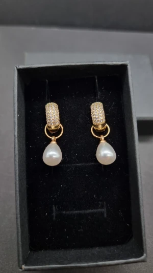 Handgjorda örhängen  - Rostfritt stål med guldpläterat.  