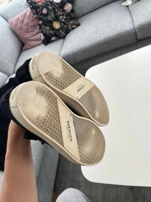 Diemme skor  - Riktigt feta diemme skor i storlek 43! Rätt fint skick men använda som syns på bilderna. Snygg marinblå färg matchar till allt. Pris 2250kr. MVH Simon 