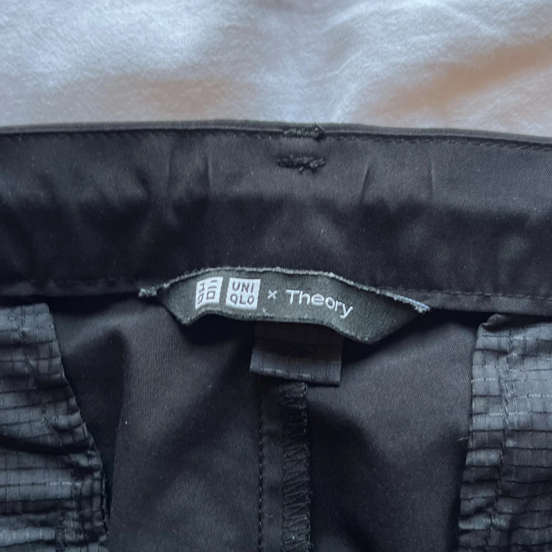 Svarta tapered byxor med snörning - 4