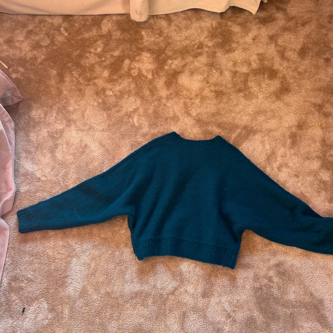 Mörkblå stickad croppad tröja - 1