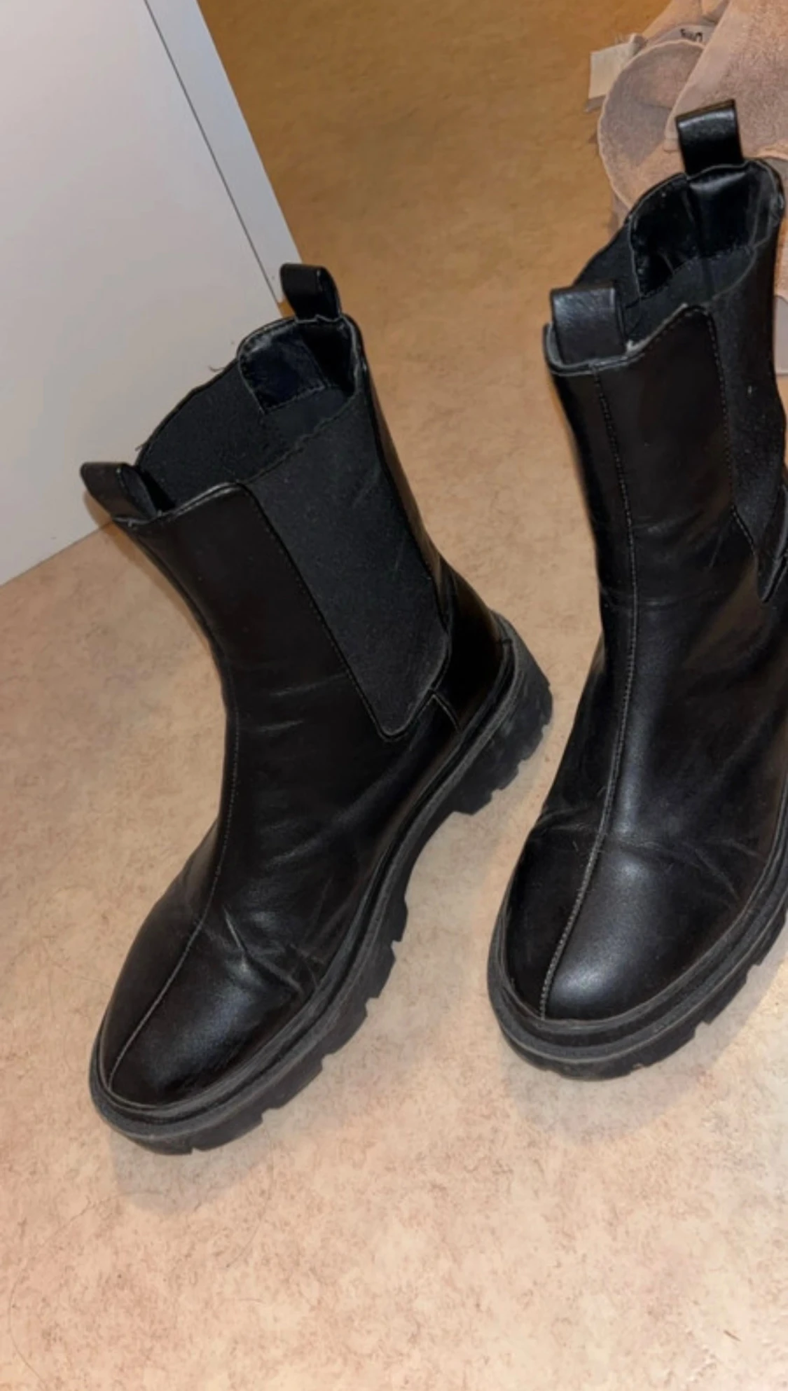 Svarta chunky chelsea boots - 1