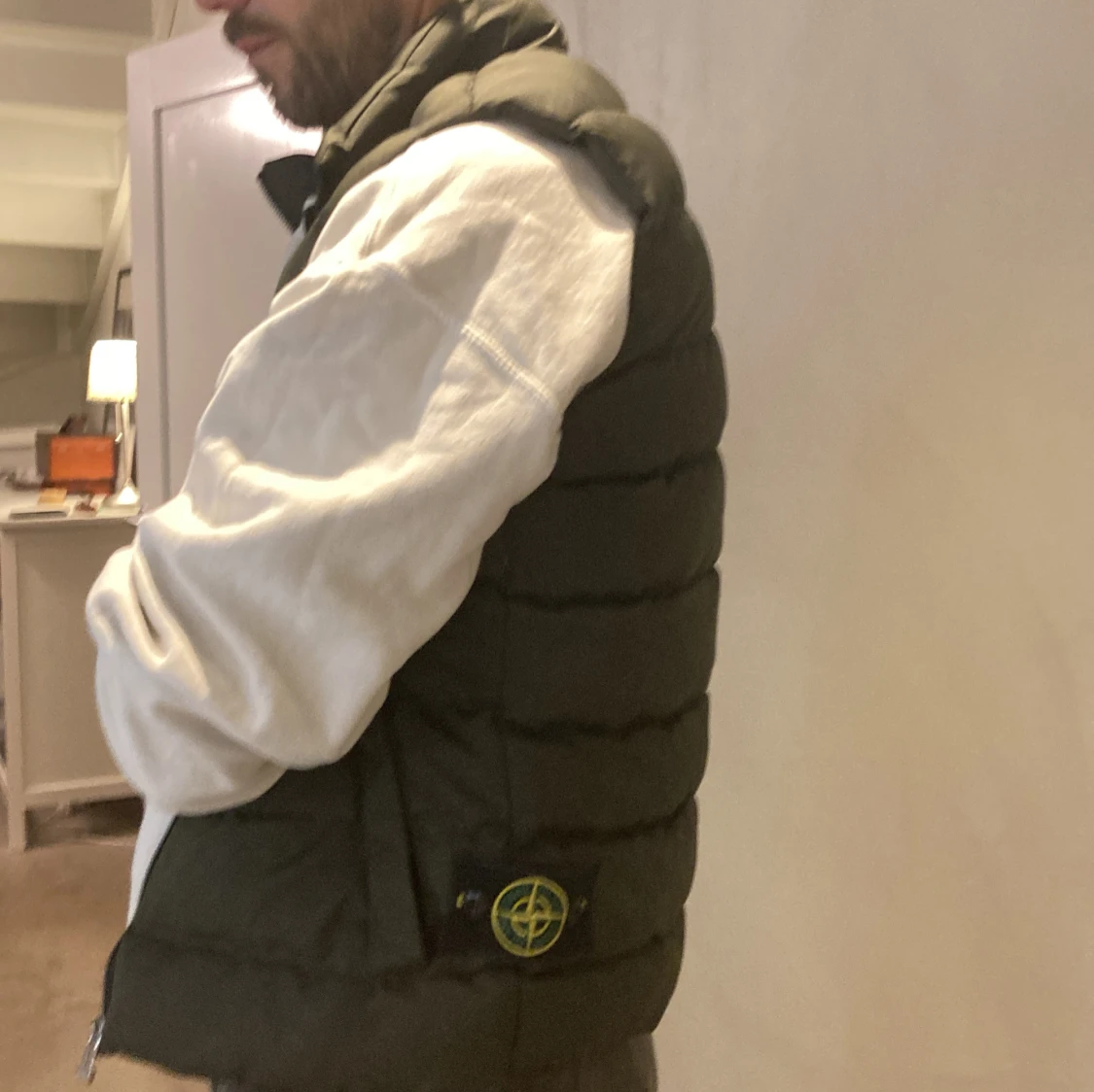 Mörkgrön dunväst från Stone Island