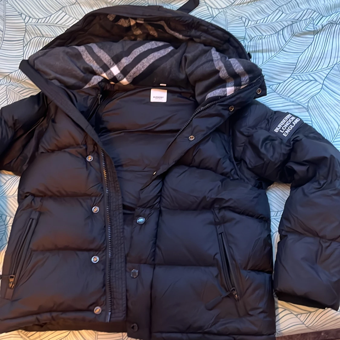 Svart pufferjacka från Burberry