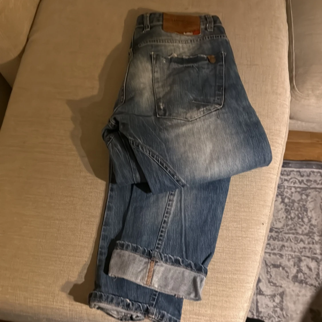 Blå slitna jeans från Saliglias7