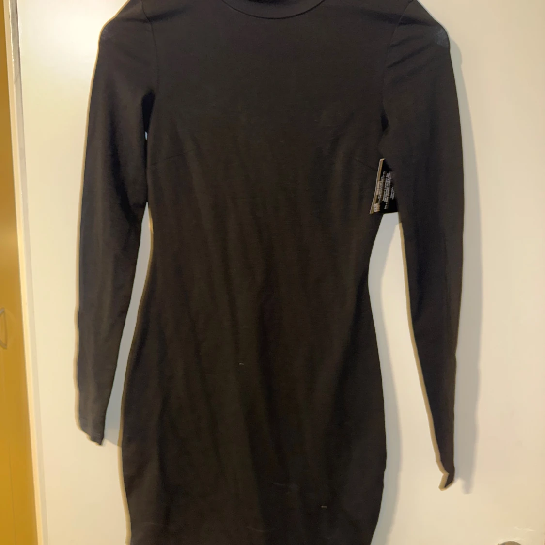 Svart långärmad klänning från H&M - 1