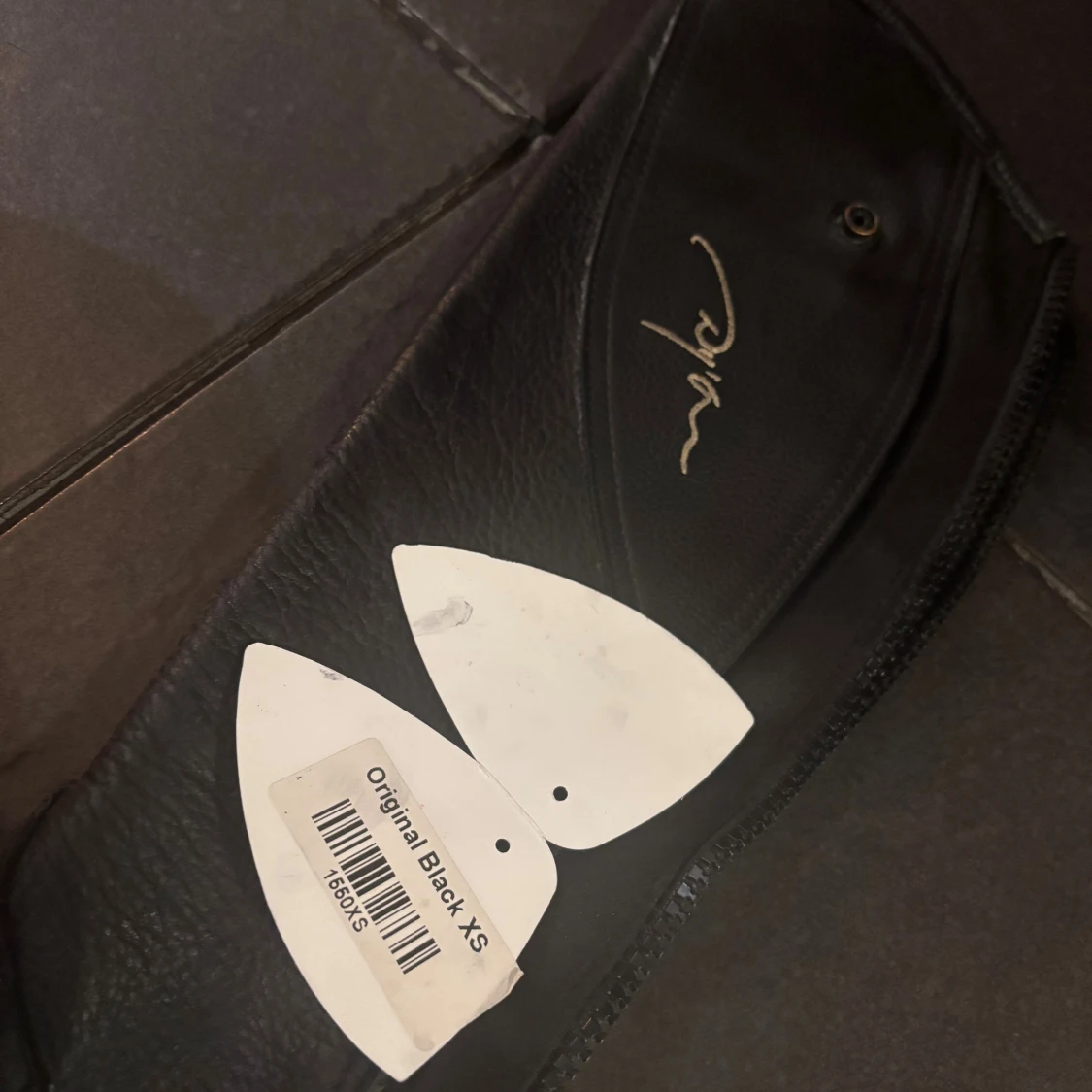  Dy'on  Chaps i storlek xs som nästan aldrig är använda, säljer för 900kr - 3