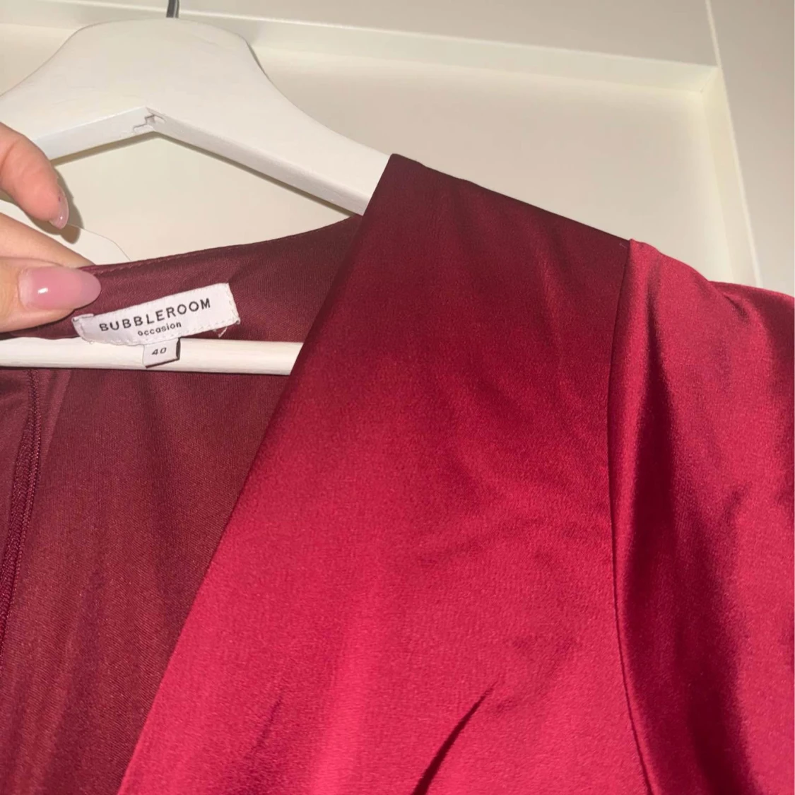 Vinröd långklänning från Bubbleroom - 1