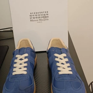 Maison Margiela Gats - Storlek 41. Blå nästintill nyskick, pris: 2500