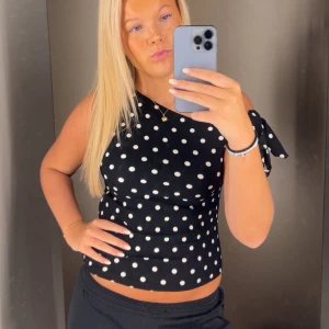 Superfin top - Passar till allt, helt ny med prislapp kvar