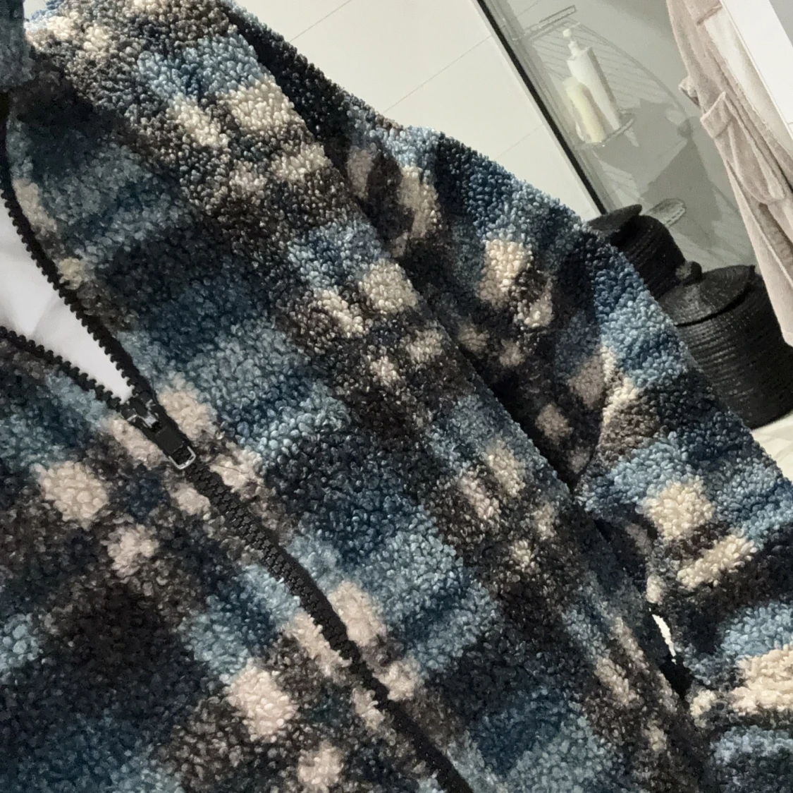 Rutig fleecehoodie från Lindex - 2