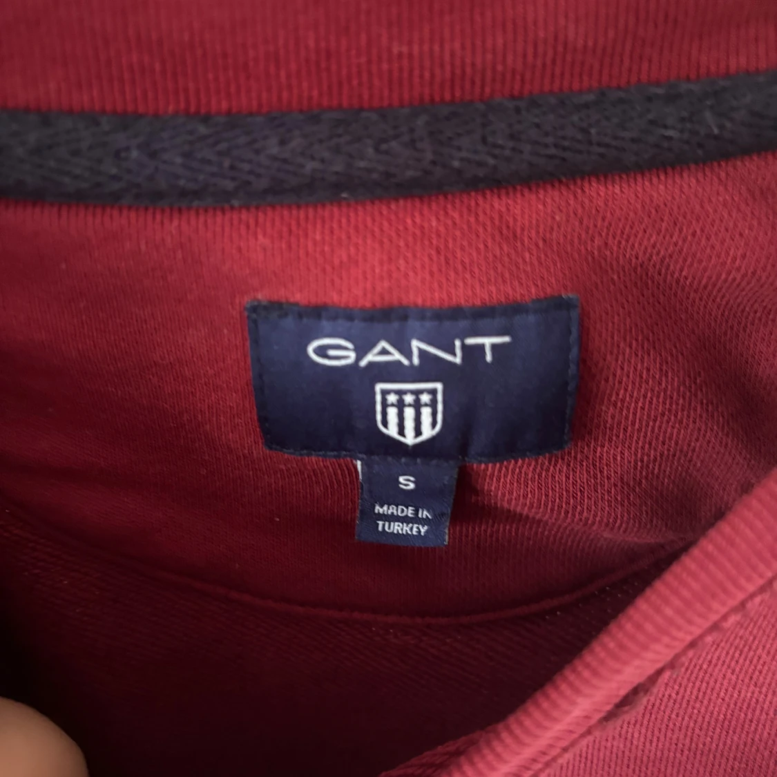 Vinröd sweatshirt från GANT - 2