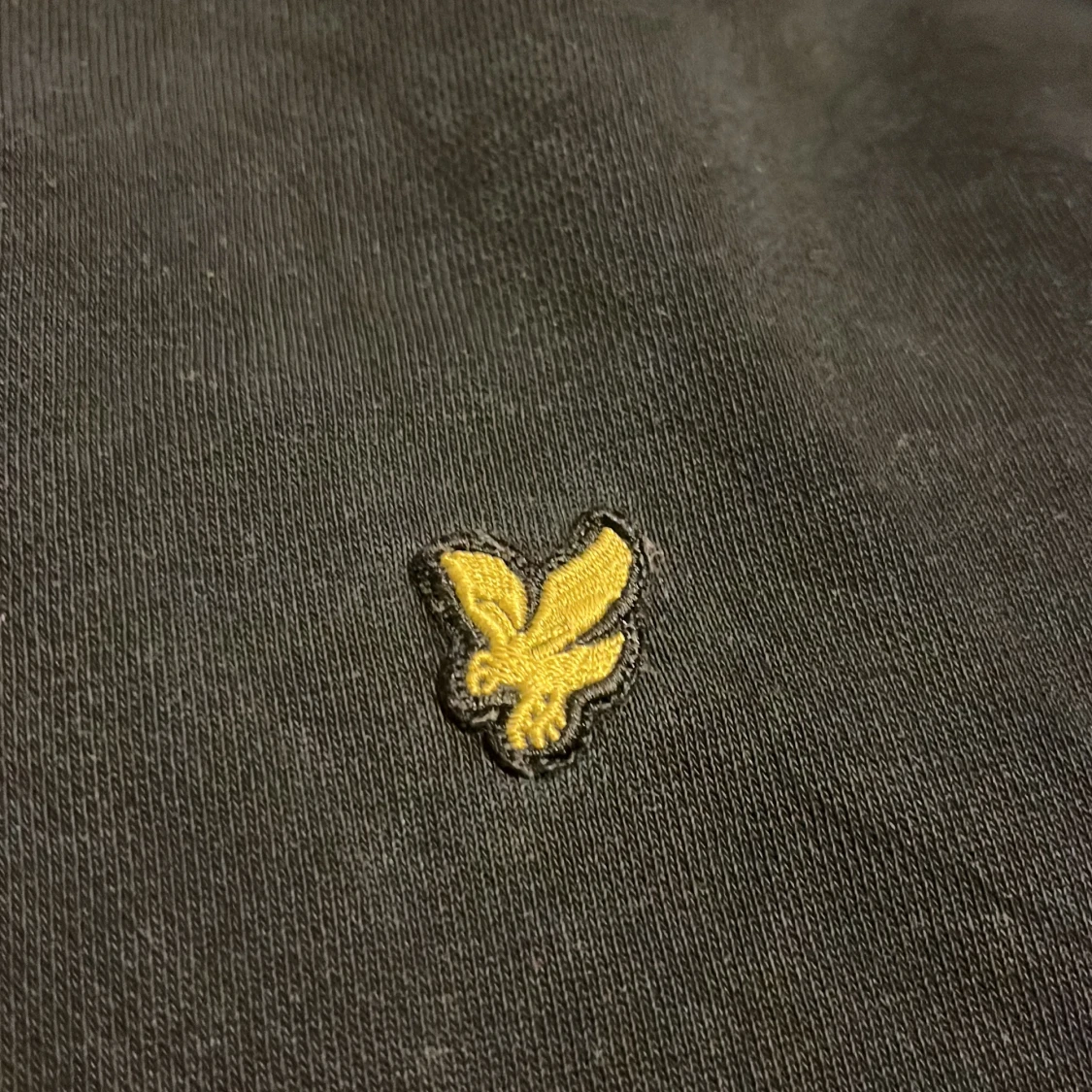 Svart sweatshirt från Lyle & Scott - 2
