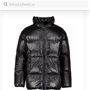 Colmar jacka - Varm vinterjacka från Colmar i storlek S. Väldigt sparsamt använd. Äkthetsbevis på sista bilden. Nypris ca 6000kr men säljer för 2500. Priset kan diskuteras vid snabb affär!😊