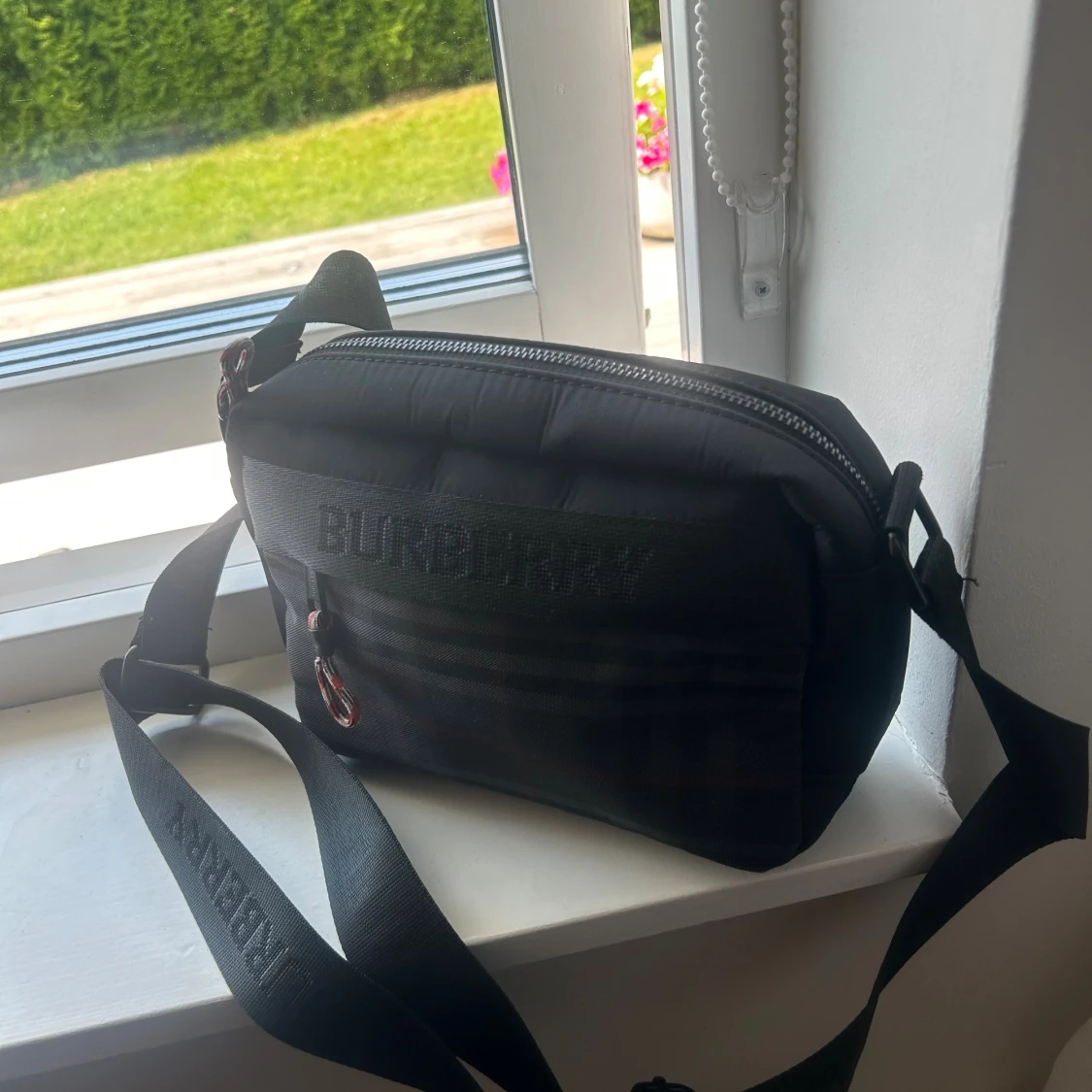 Svart axelväska från Burberry