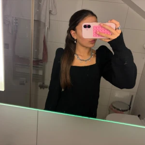 svart stickad  - kom ej till andvändning!! 🫰🏼💞🥹