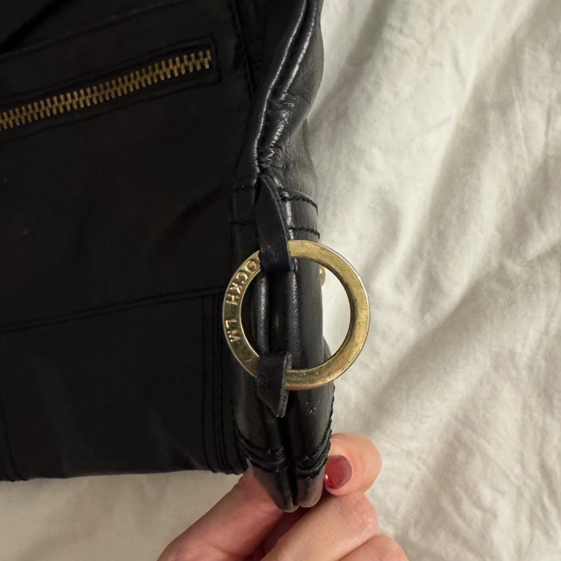 Svart axelväska i skinn  - 2