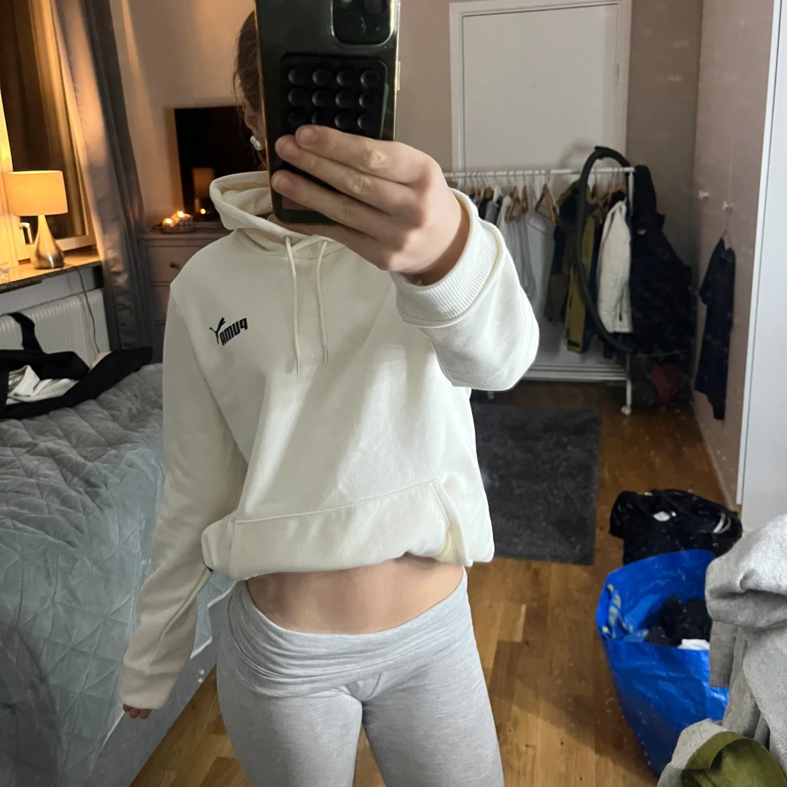 Vit hoodie från Puma med huva