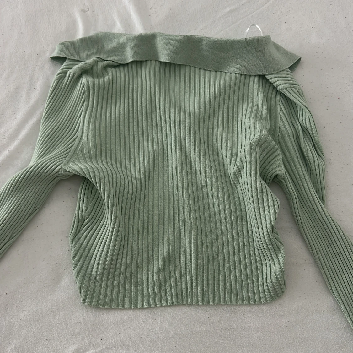 Ribbad mintgrön polotopp från H&M Divided - 1