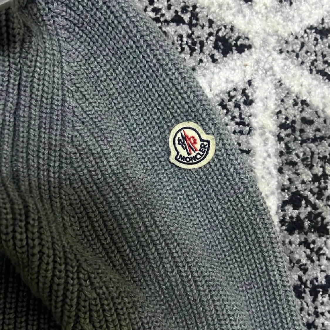 Grå pufferjacka från Moncler - 2