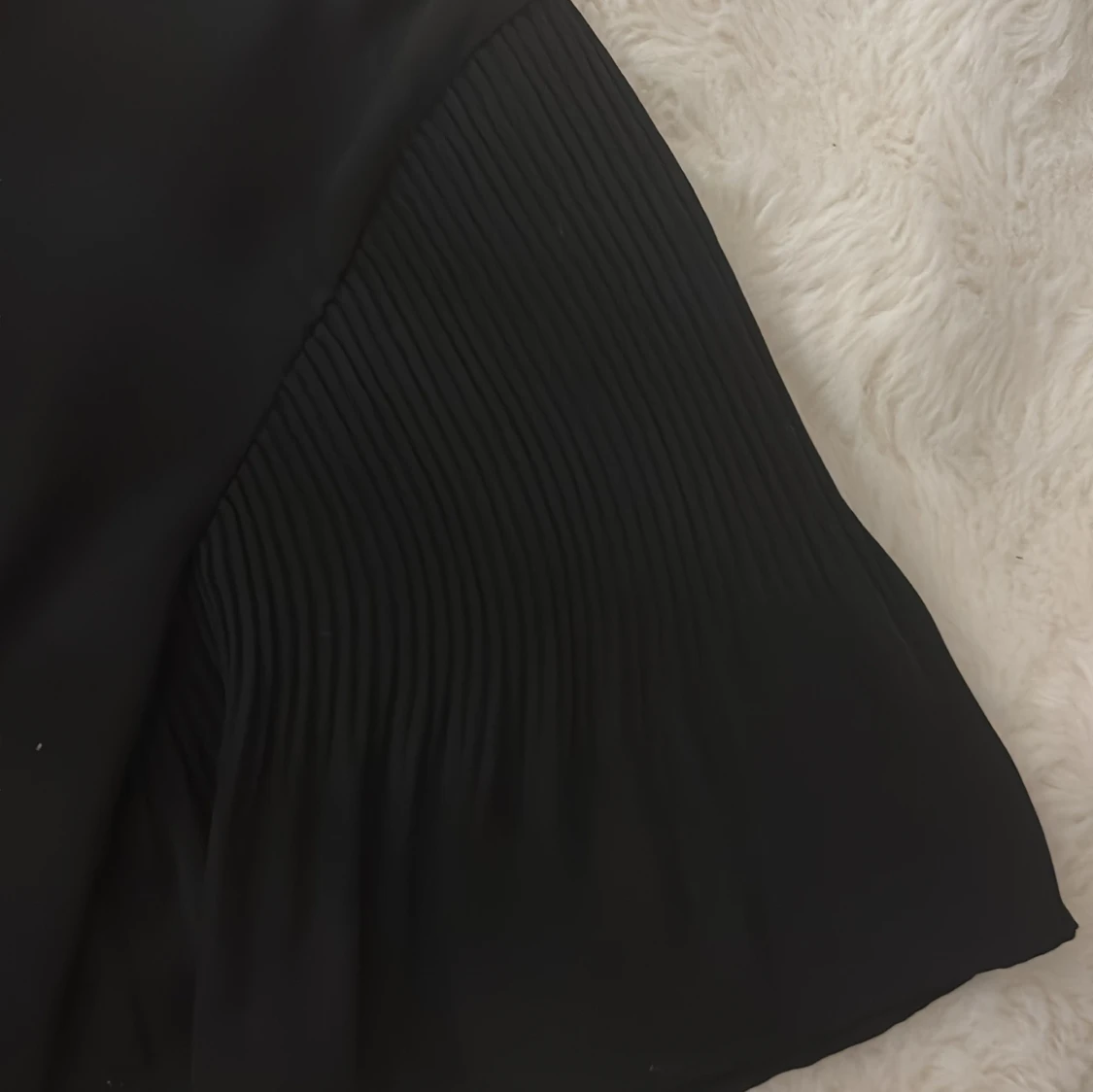 Svart blus med volang ärmar från ONLY - 3