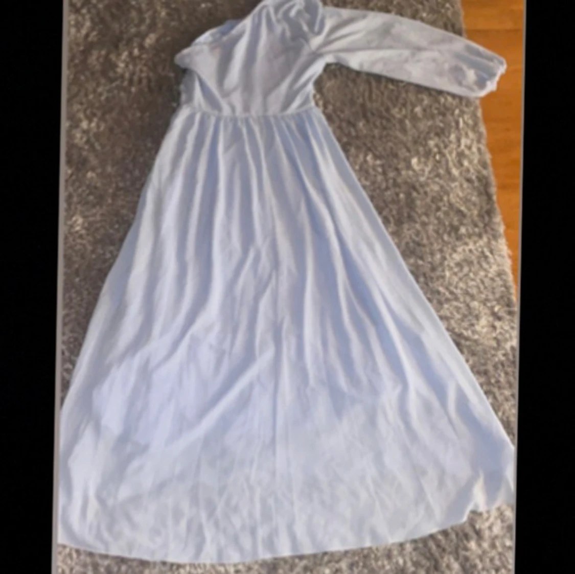 Ljusblå långklänning med lång ärm