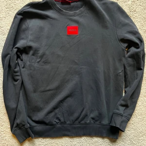 Mörkblå sweatshirt Hugo Boss - Hugo boss Sweatshirt. Size M