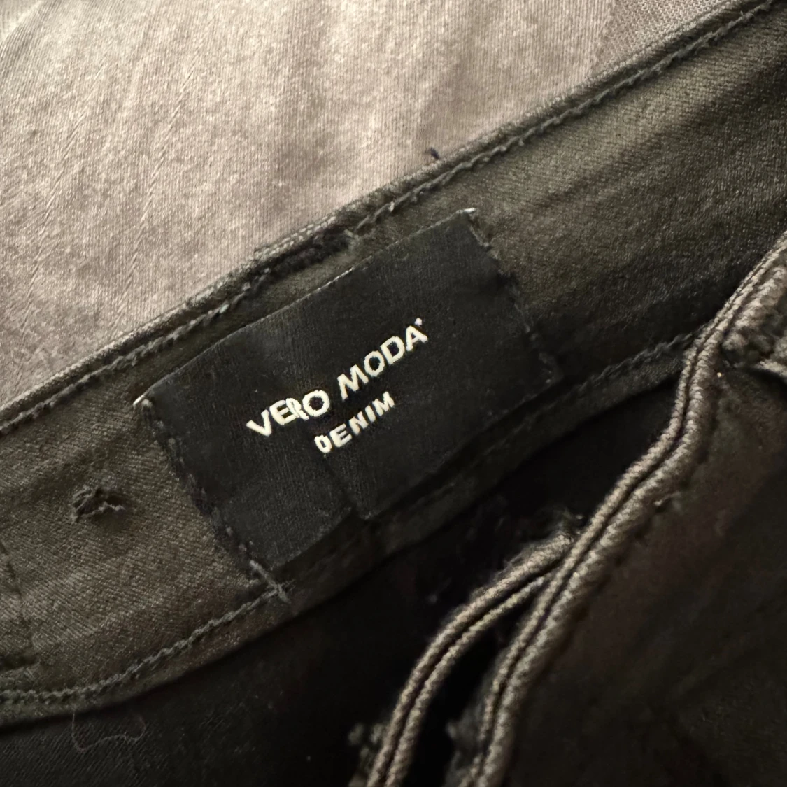 Svarta skinnbyxor från Vero Moda - 2