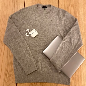 Cashmere tröja - 10/10 skick Bra passform  100%cash Priset kan absolut diskuteras‼️ 