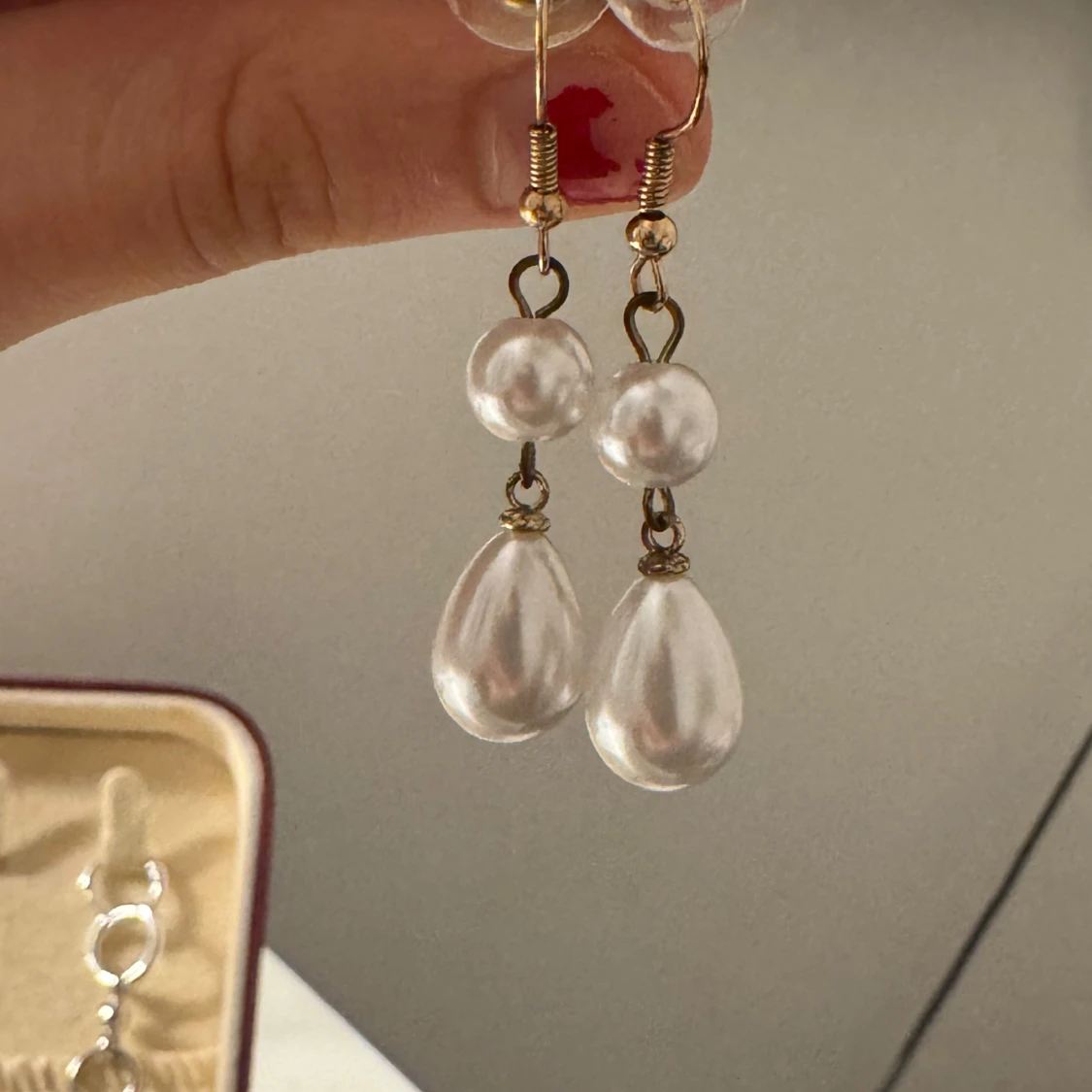 Hängande örhängen med pärlor - 1