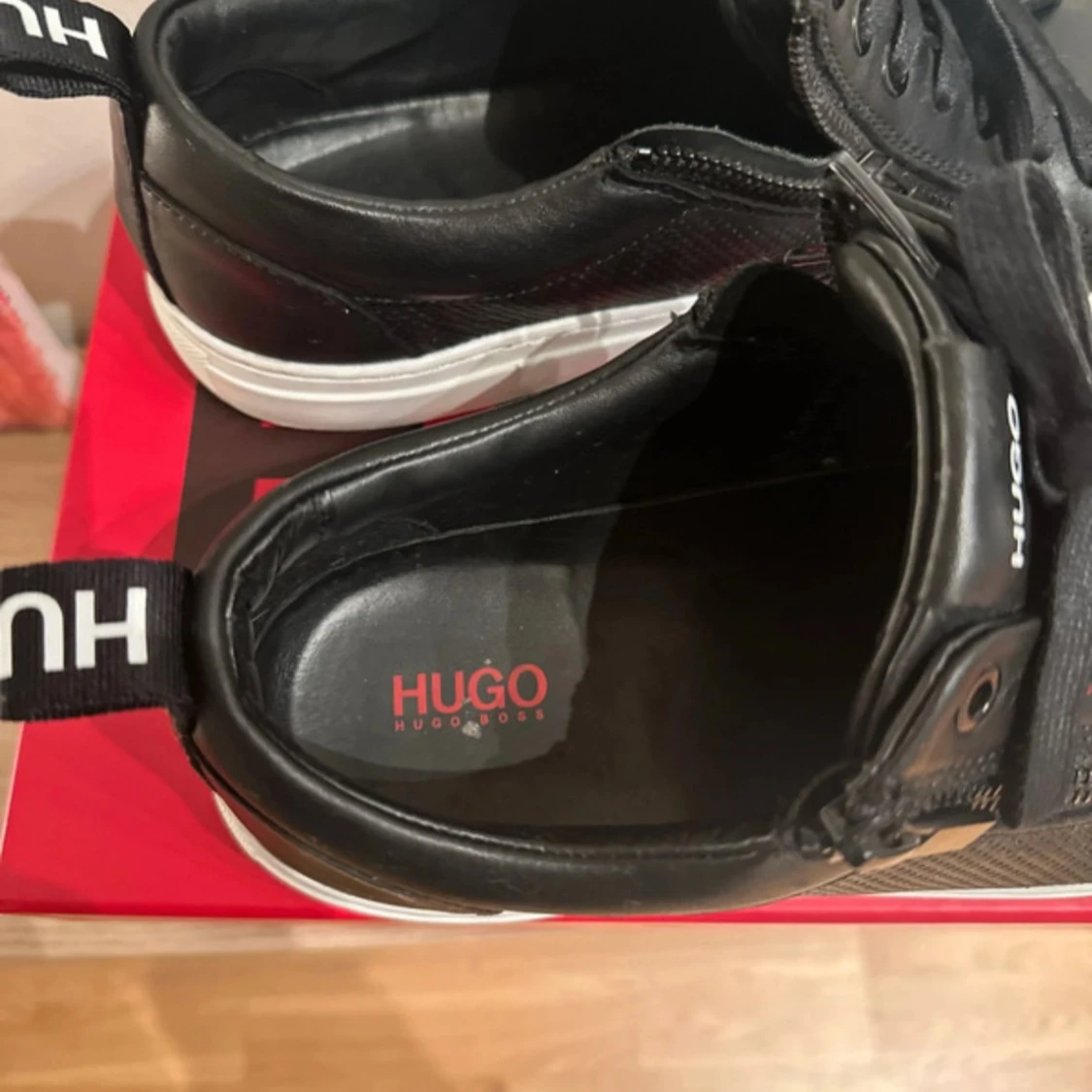 Svarta sneakers från Hugo Boss storlek 41 - 2