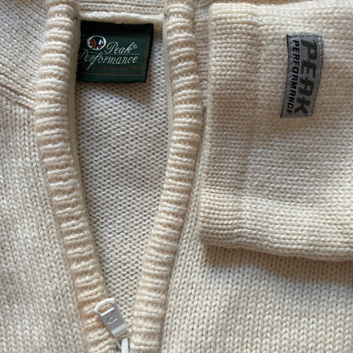 Beige/vit stickad half zip från Peak Performance - 2