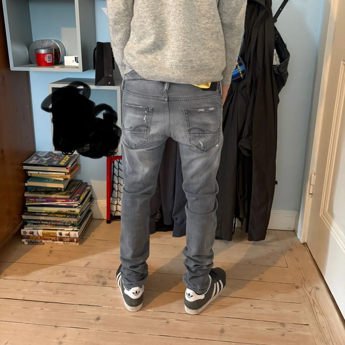 Grå slitna jeans med skinny fit - 2
