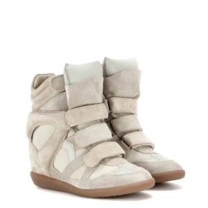 SÖKER!!!  - Söker dessa beiga isabel marant skor i storlek 41-42. Vill gärna köpa för ungefär 800kr men priset kan diskuteras 💗🤭