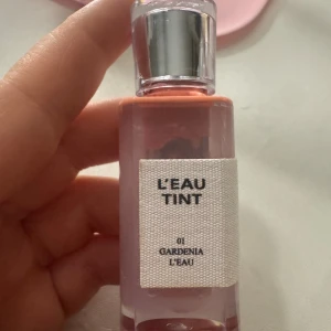 L'EAU TINT Gardenia L'Eau  - Rosa läpp tint