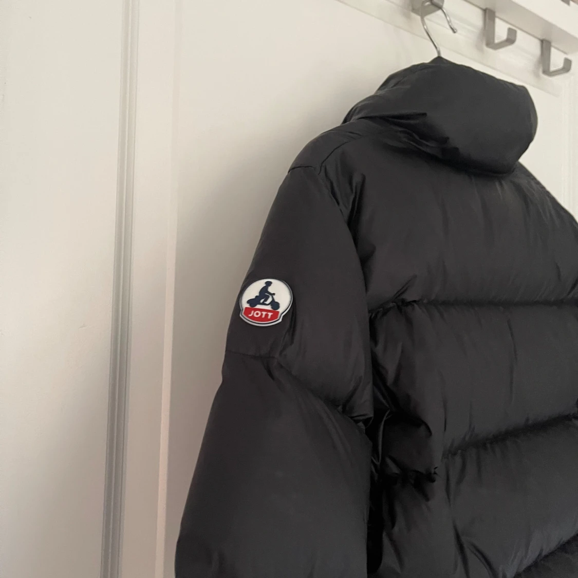 Svart pufferjacka från JOTT - 2