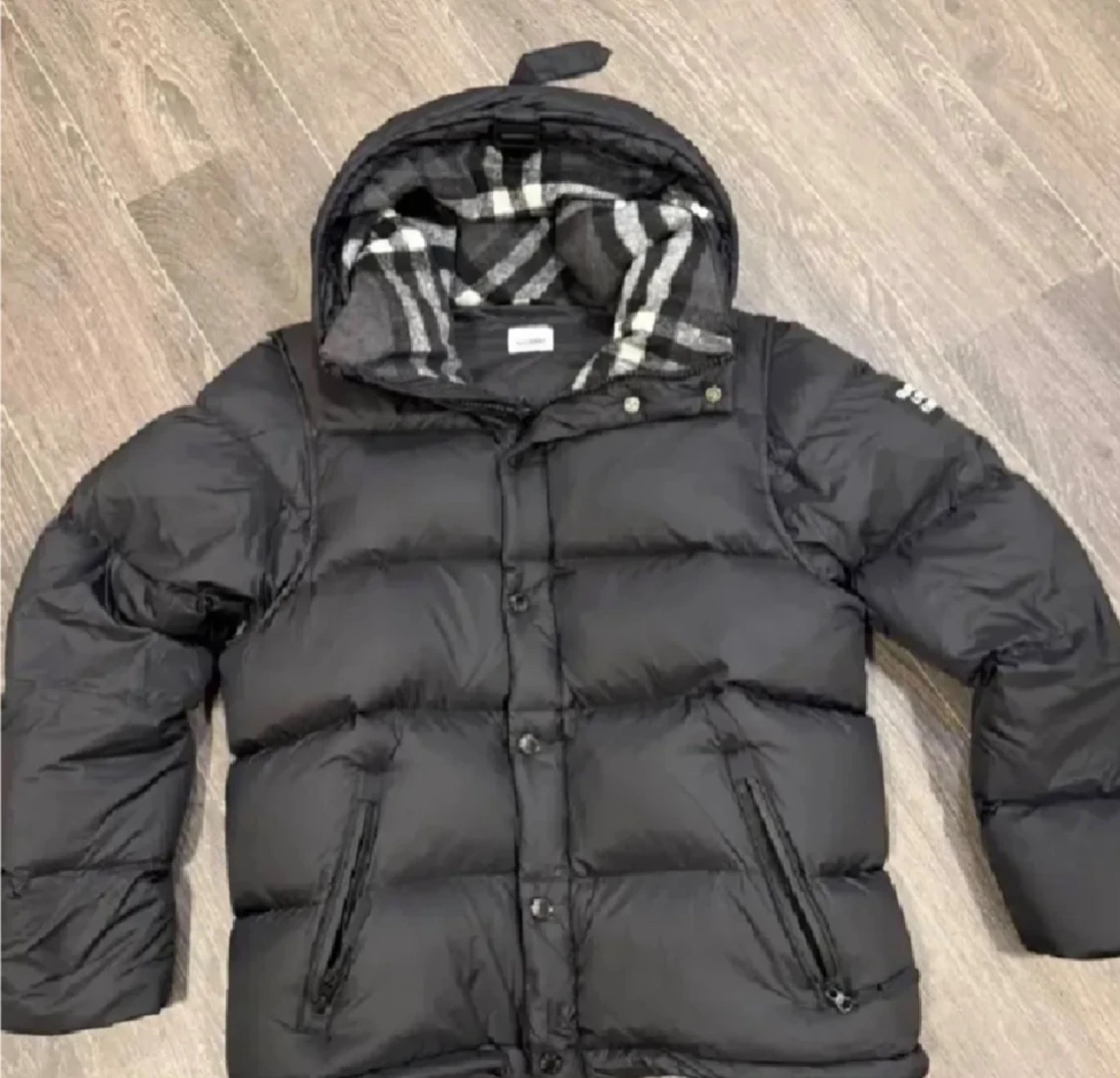 Svart dunjacka från Burberry - 2