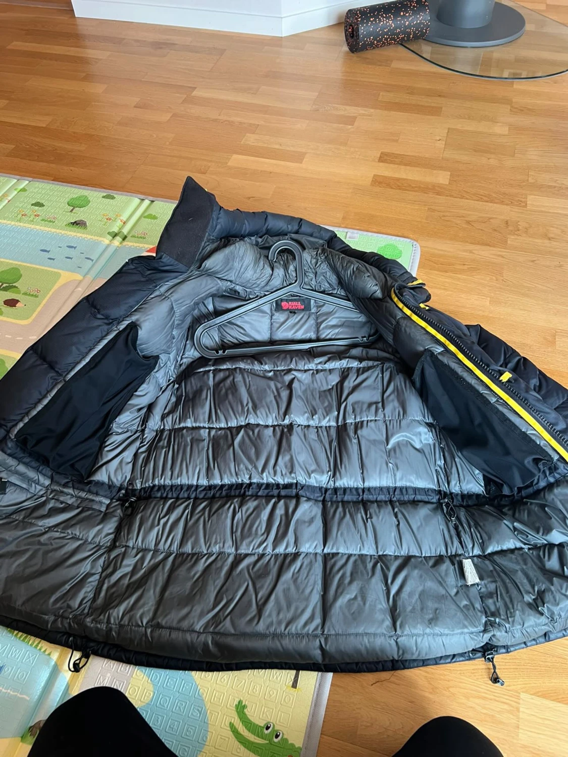 Svart dunjacka från Fjällräven S - 1