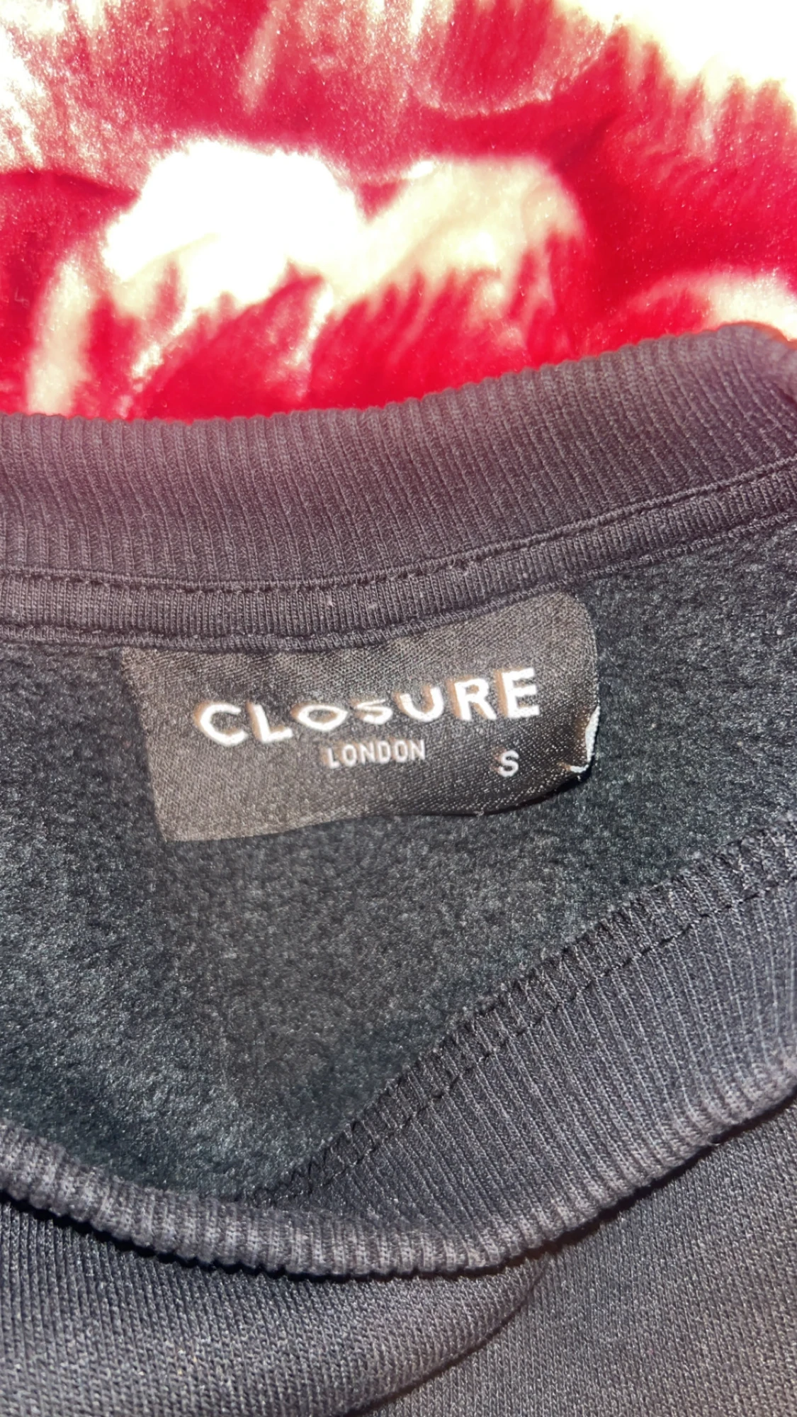 Svart sweatshirt Closure London med nalle - 2