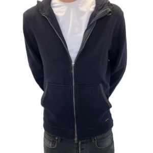 Woolrich cardigan - As fet Woolrich cardigan| inga defekter| Nypris: 6000| Storlek M| Självklart äkta| hör av er vid fler frågor samt bilder 🌟🙌